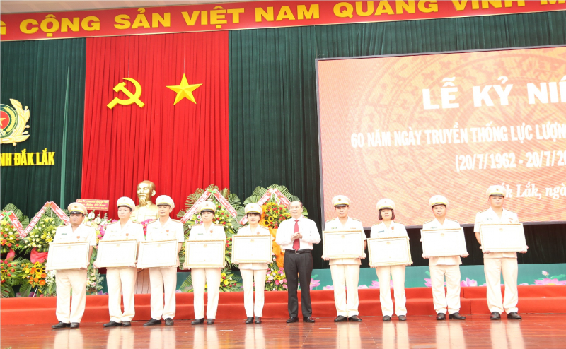 Công an Đắk Lắk Kỷ niệm 60 năm Ngày truyền thống lực lượng CSND  -0