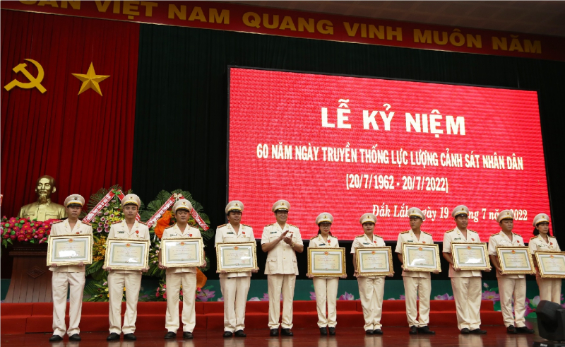 Công an Đắk Lắk Kỷ niệm 60 năm Ngày truyền thống lực lượng CSND  -0