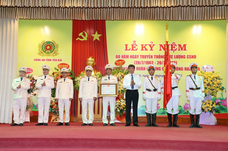 Công an tỉnh Yên Bái đón nhận Huân chương Chiến công hạng Ba -0