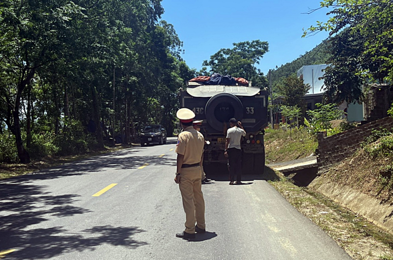 CSGT Quảng Nam quyết liệt xử lý vi phạm nồng độ cồn, chở quá tải -0