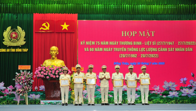 Công an Đồng Tháp kỷ niệm 60 năm ngày truyền thống lực lượng CSND -0