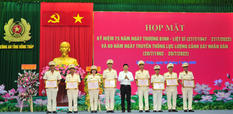 Công an Đồng Tháp kỷ niệm 60 năm ngày truyền thống lực lượng CSND -2