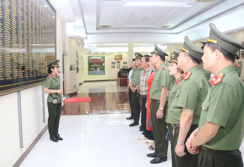 Cụm Thi đua số 7 khối cơ quan Bộ Công an tổ chức về nguồn tại Cà Mau -0