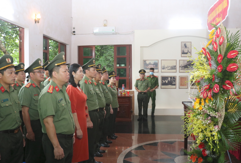 Cụm Thi đua số 7 khối cơ quan Bộ Công an tổ chức về nguồn tại Cà Mau -0