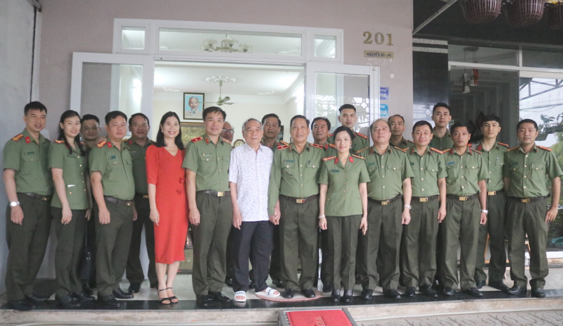 Cụm Thi đua số 7 khối cơ quan Bộ Công an tổ chức về nguồn tại Cà Mau -0