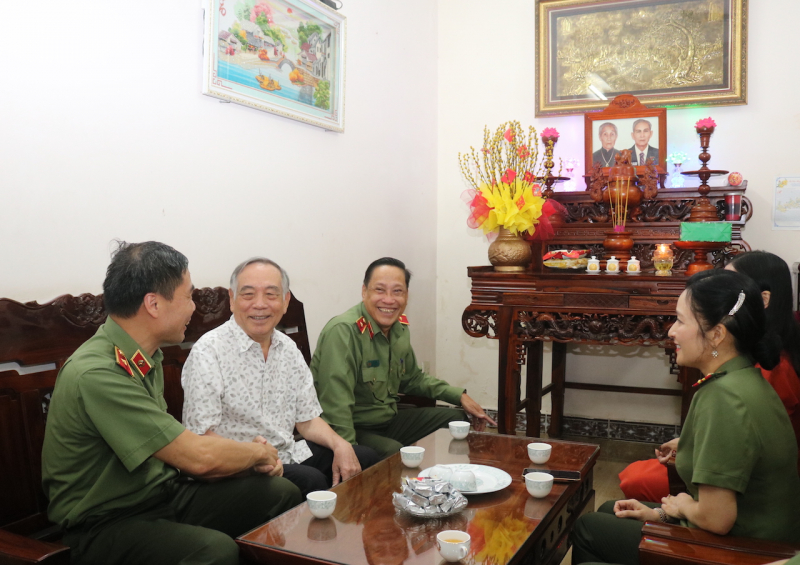 Cụm Thi đua số 7 khối cơ quan Bộ Công an tổ chức về nguồn tại Cà Mau -2