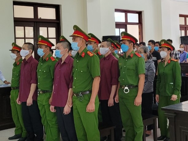 Ngày xét xử thứ 2 vụ “Tịnh thất Bồng Lai”: Xém dừng phiên tòa vì “sự cố” bên ngoài phòng xét xử  -0