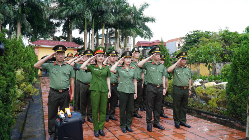 Đoàn viên thanh niên CAND hăng hái với các hoạt động “Tháng 7 tri ân” -0