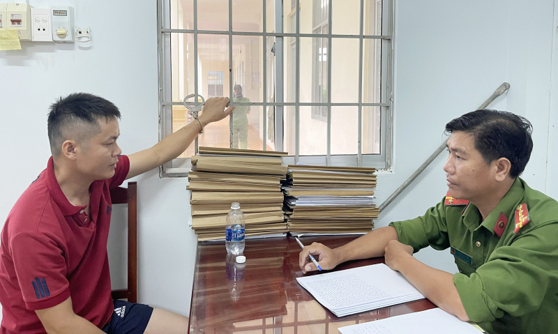 Chồng sát hại vợ và con trai rồi gọi điện Công an đầu thú -0