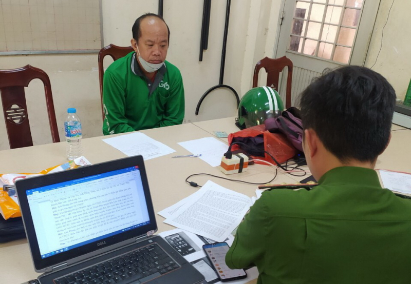     Vượt gần 600 km, đấu tranh khám phá “xưởng” sản xuất giấy tờ giả. -0