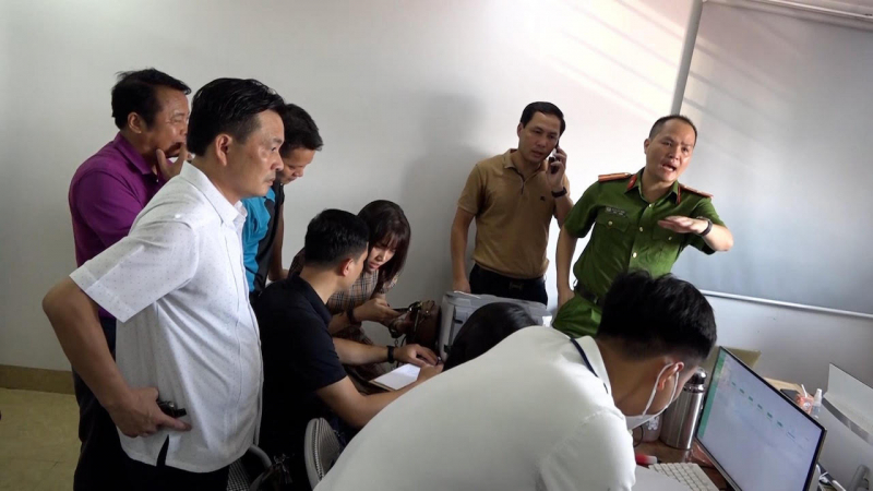 Đường dây cho vay lãi nặng hơn 1800 tỷ đồng qua ứng dụng điện thoại di động được triệt phá như thế nào?  -0