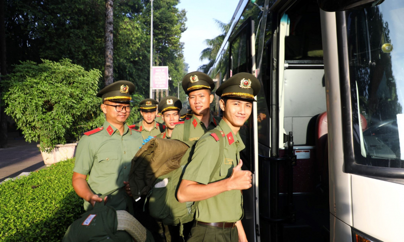 Gần 300 cán bộ, giảng viên và học viên ANND “3 cùng” với người dân -0