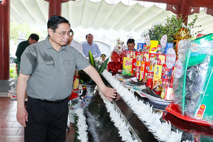 Thủ tướng dâng hương tưởng niệm Chủ tịch Hồ Chí Minh, tri ân anh hùng, liệt sĩ tại các ‘địa chỉ đỏ’ ở Nghệ An -0