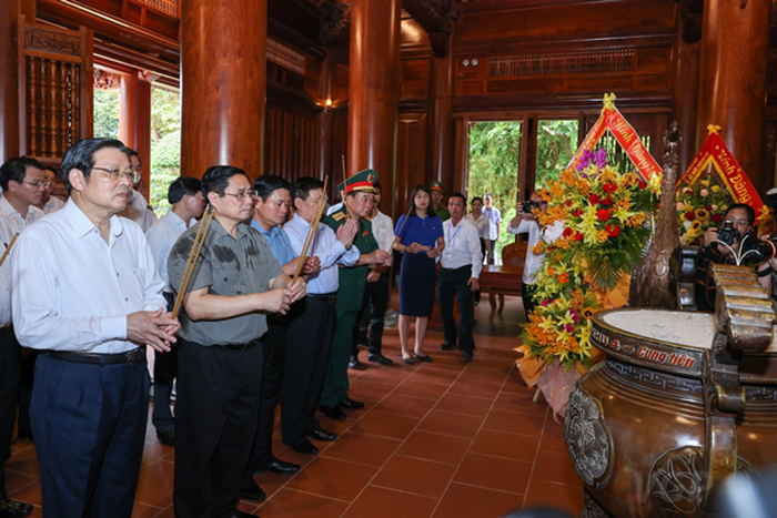 Thủ tướng dâng hương tưởng niệm Chủ tịch Hồ Chí Minh, tri ân anh hùng, liệt sĩ tại các ‘địa chỉ đỏ’ ở Nghệ An -0