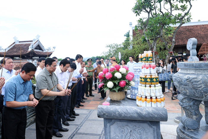 Thủ tướng dâng hương tưởng niệm Chủ tịch Hồ Chí Minh, tri ân anh hùng, liệt sĩ tại các ‘địa chỉ đỏ’ ở Nghệ An -0