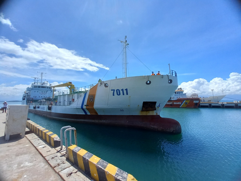 5 ngư dân được cứu sống sau 12 ngày trôi dạt trên biển đang  đưa về đất liền -0