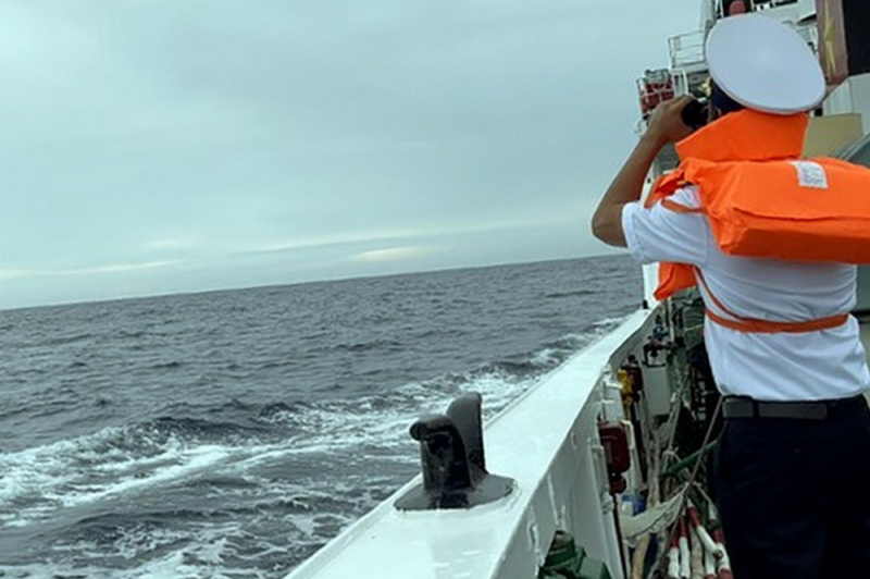 5 ngư dân được cứu sống sau 12 ngày trôi dạt trên biển đang  đưa về đất liền -0