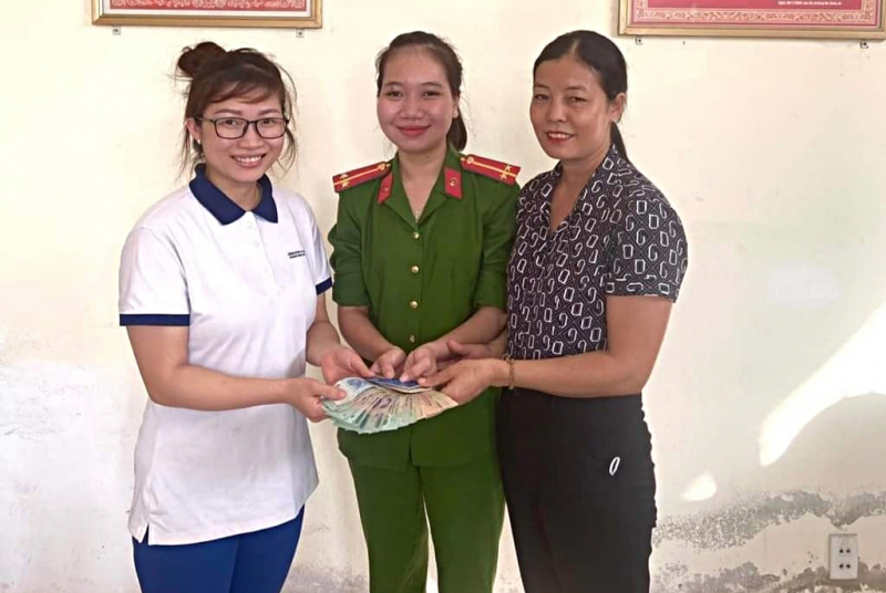 Công an giúp tìm trả lại tài sản cho người đánh rơi -0