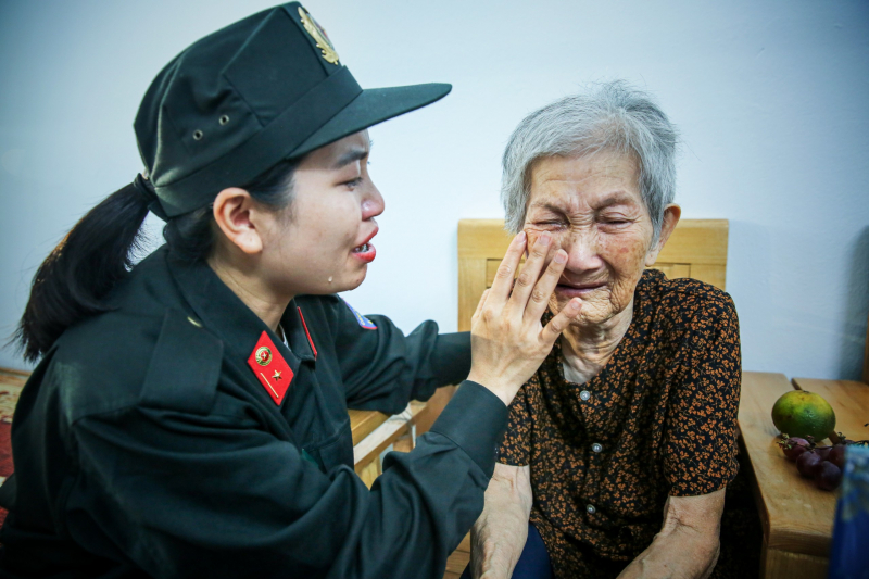 Hòa tiếng tri ân, sẻ chia cùng các vợ liệt sĩ -0
