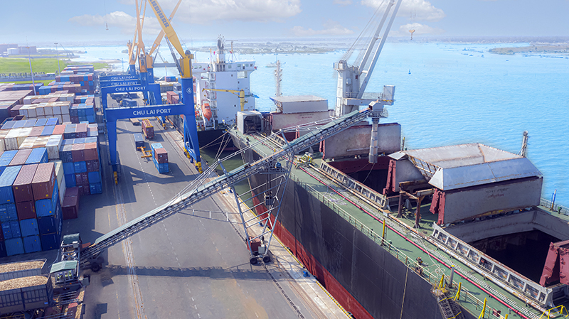Đầu tư bến cảng đón tàu 5 vạn tấn, tạo đà phát triển dịch vụ logistic tại miền Trung -0