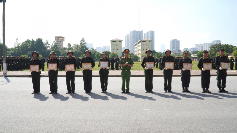 Bế giảng huấn luyện đầu khóa học viên trúng tuyển đào tạo văn bằng 2 -0