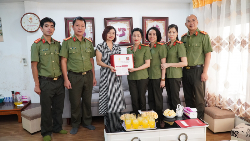 Lãnh đạo Cục Truyền thông CAND thăm hỏi gia đình liệt sĩ  -0