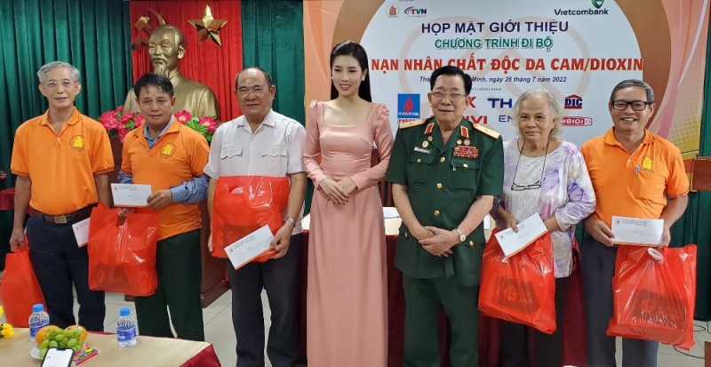 Hơn 5.000 người đi bộ đồng hành “Vì nạn nhân chất độc da cam/dioxin”  -0