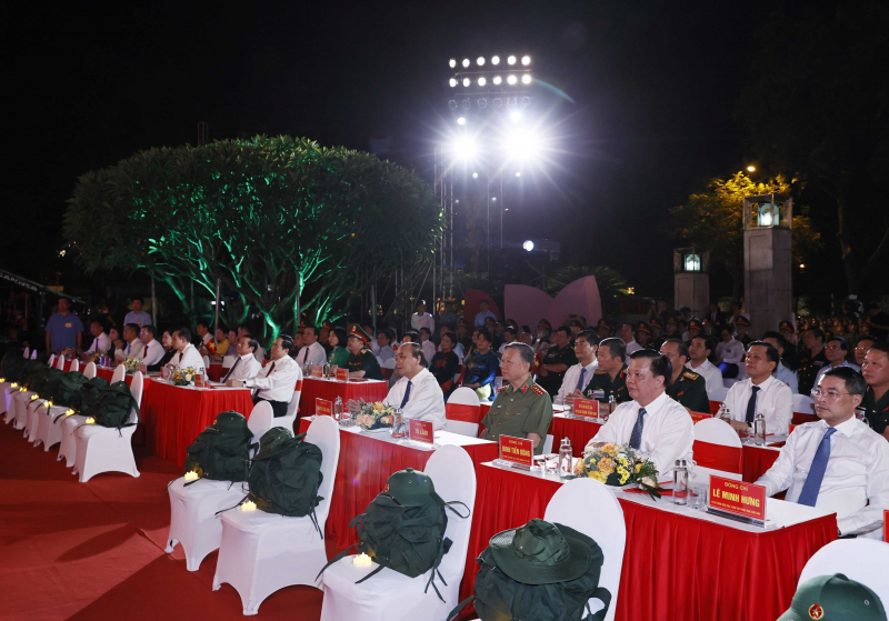 Tổ quốc khắc ghi công ơn các anh hùng, liệt sĩ! -0