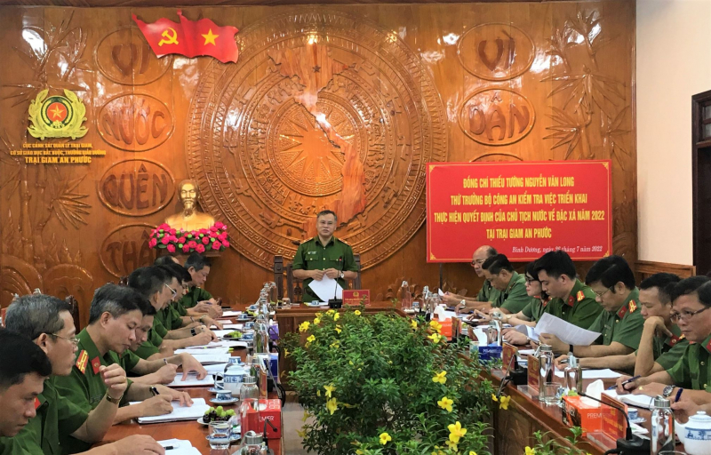 Deputy Minister Nguyen Van Long inspects implementation of President’s special reprieve decision -0