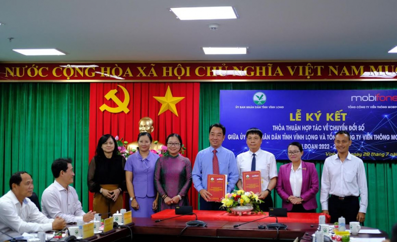 MobiFone ký kết thoả thuận hợp tác chiến lược về chuyển đổi số với UBND tỉnh Vĩnh Long -0