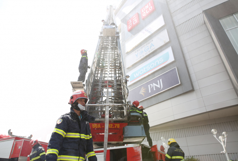 Mãn nhãn trước hình ảnh cán bộ chiến sĩ chữa cháy phô diễn kỹ năng tác chiến -3