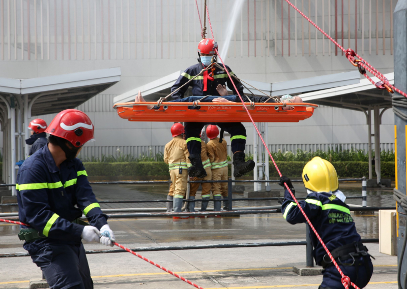 Mãn nhãn trước hình ảnh cán bộ chiến sĩ chữa cháy phô diễn kỹ năng tác chiến -6