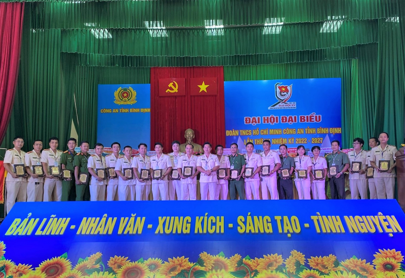 Tuổi trẻ Công an Bình Định phát huy tinh thần xung kích, tình nguyện -0