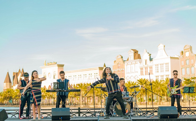 Lễ hội cồng chiêng làm nức lòng du khách tại VinWonders Nam Hội An -1