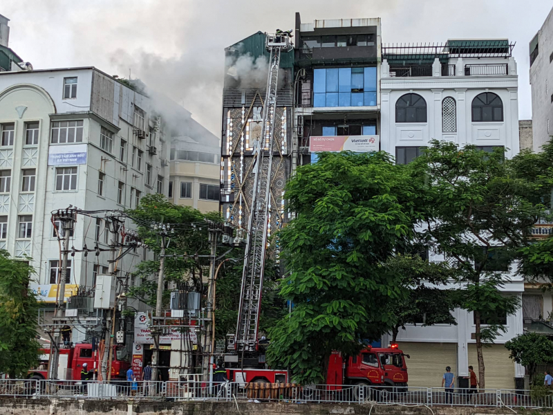 Trước khi hy sinh, 3 chiến sĩ Cảnh sát PCCC đã cứu 8 người thoát khỏi biển lửa -0