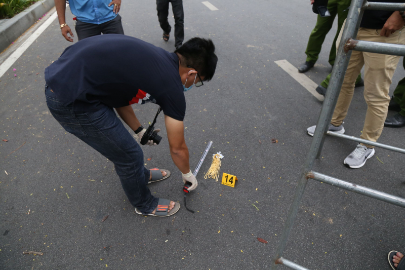 Khen thưởng đột xuất các tập thể, cá nhân trong vụ bắt giữ đối tượng dùng súng AK cướp tiệm vàng -0