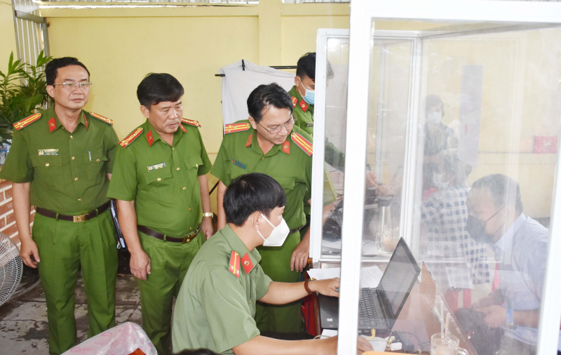 Mở nhiều điểm cấp căn cước công dân lưu động -0