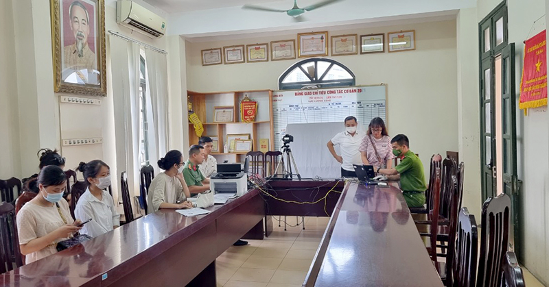 Hà Nội: Dồn lực cấp CCCD gắn chíp cho người dân -0