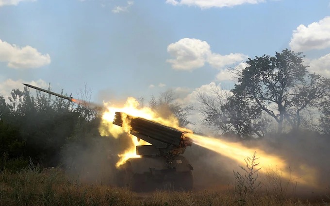 Ukraine khoe san phẳng 19 kho đạn dược Nga ở miền Nam -0