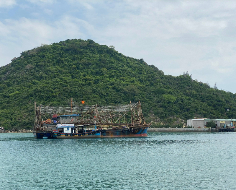 Hai cha con đuối nước, mất tích khi đi đánh lưới lồng trên đầm Đạm Thủy -0