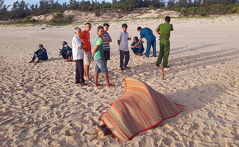 Phát hiện thi thể người đàn ông ở bãi biển Tĩnh Thủy -0