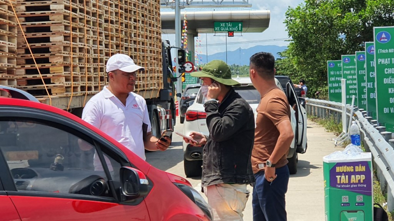 Ngày đầu tiên thực hiện thu phí không dừng đoạn cao tốc Đà Nẵng-Quảng Ngãi: Nhiều tài xế lúng túng quay đầu vì chưa đủ điều kiện  -0