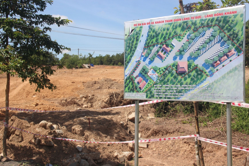 Tiếp tục triển khai dự án bãi đổ xe sau 5 năm vụ san ủi lăng mộ vợ vua Tự Đức  -0