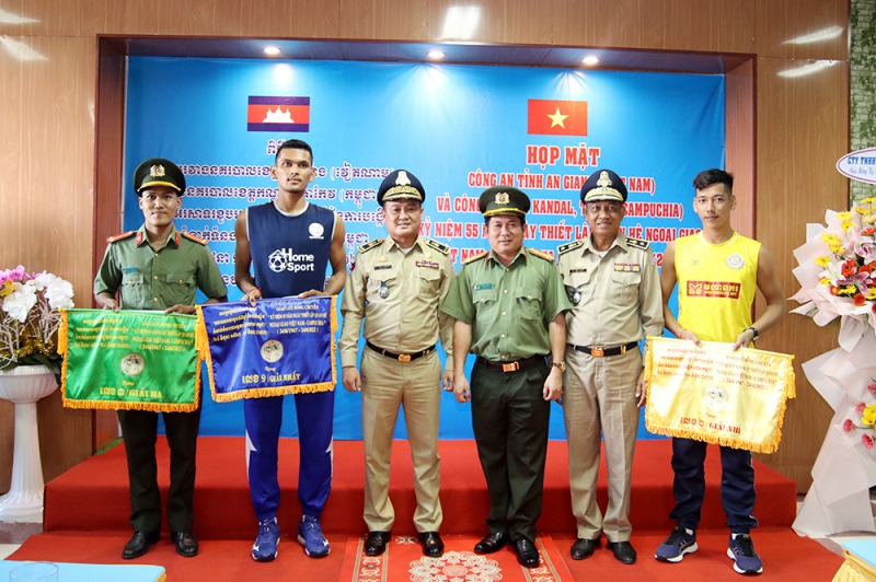 Police of An Giang promote ties with Cambodian counterparts   -0