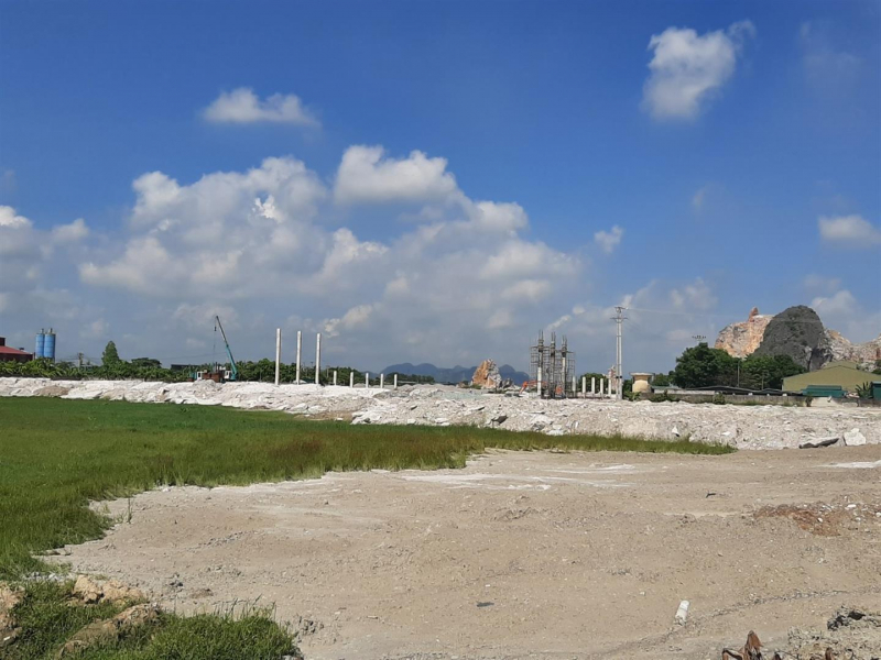 Ngang nhiên san lấp hàng mét vuông đất nông nghiệp làm dự án -0