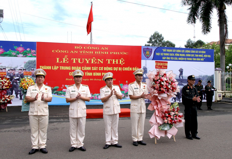 Tuyên thệ thành lập Trung đoàn cảnh sát cơ động dự bị chiến đấu -0