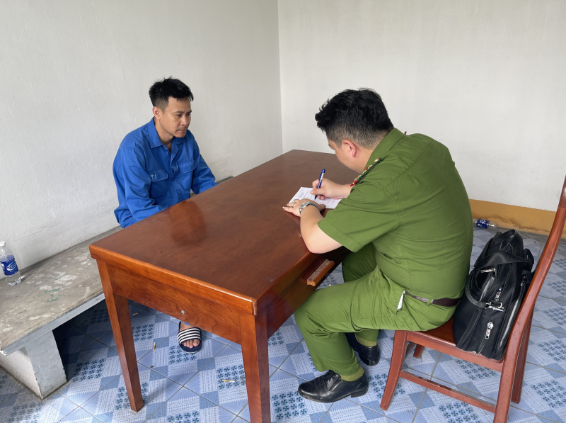 Khởi tố đối tượng lừa đảo xin việc vào ngân hàng -0