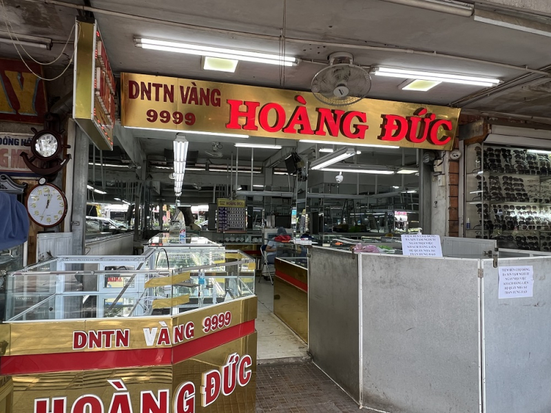 1 trong 2 tiệm vàng bị đối tượng dùng súng AK cướp đã mở cửa trở lại -0