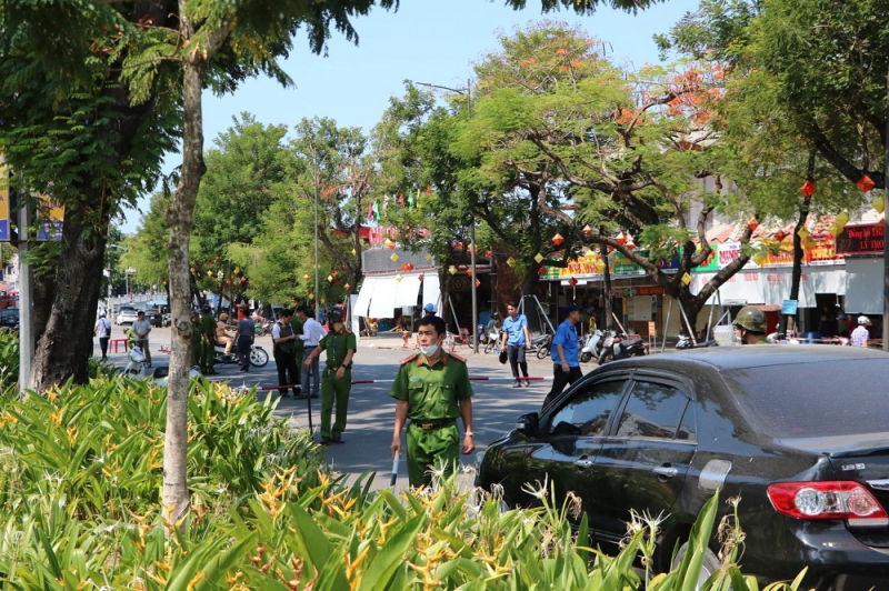 1 trong 2 tiệm vàng bị đối tượng dùng súng AK cướp đã mở cửa trở lại -0