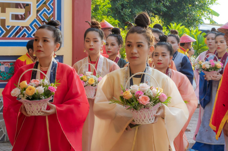 Hàng nghìn du khách tham gia lễ hội Điện Huệ Nam -0